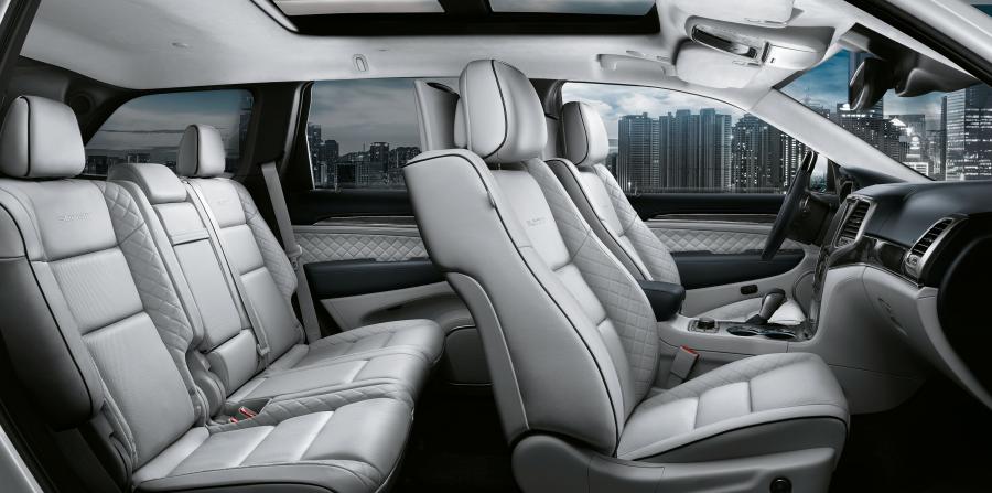 Интерьер Jeep Grand Cherokee Summit 2016 года  (WW) (фото 4 из 28)